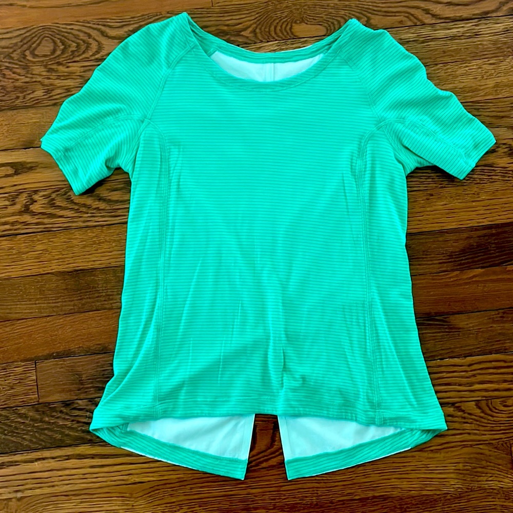 lululemon lightweight green top size 4. Great condition